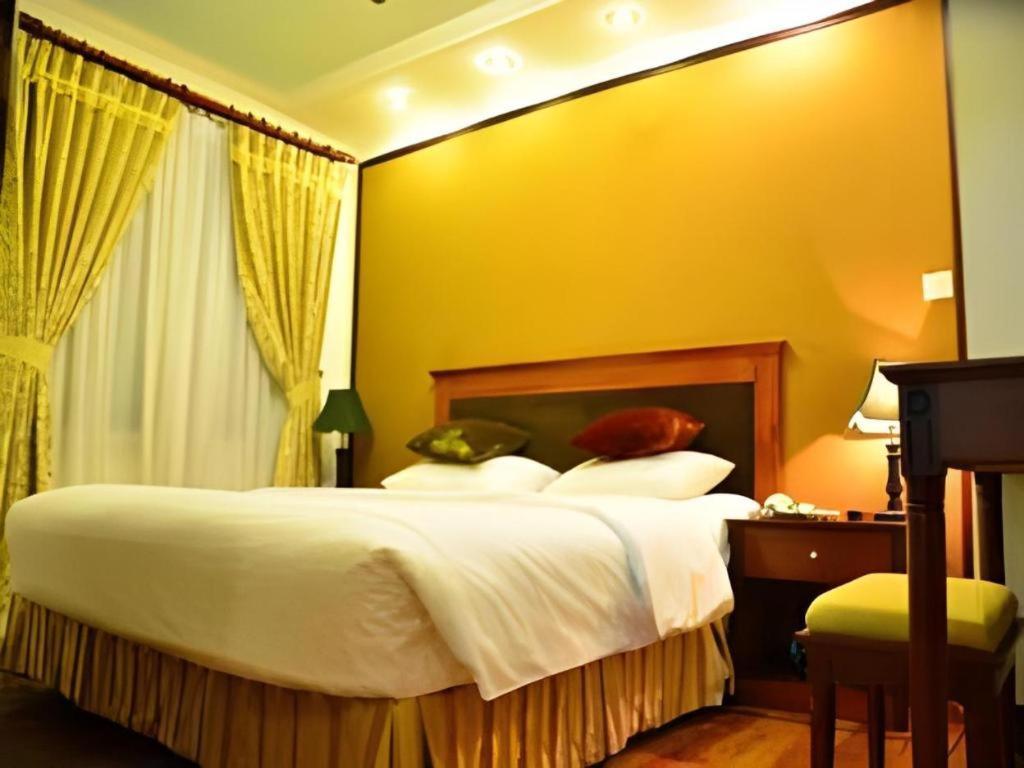 Khách sạn Atrium 3*